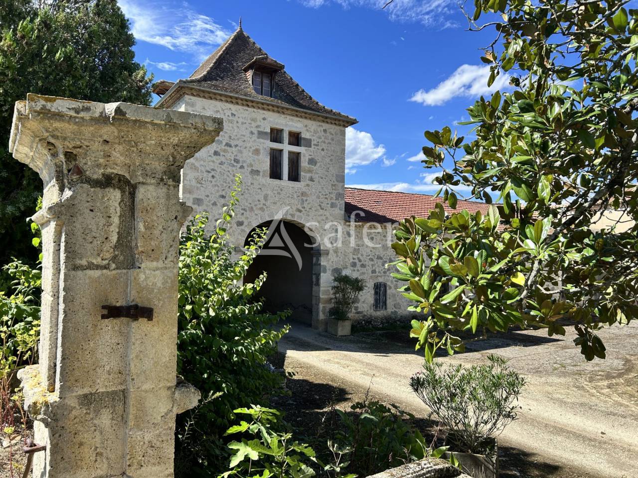 Domaine de caractère sur 170ha aux portes du Gers