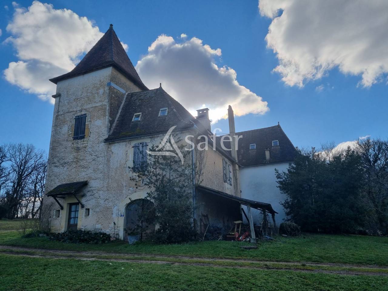 Domaine de caract&egrave;re sur 44 ha Est du Lot proche Dordogne
