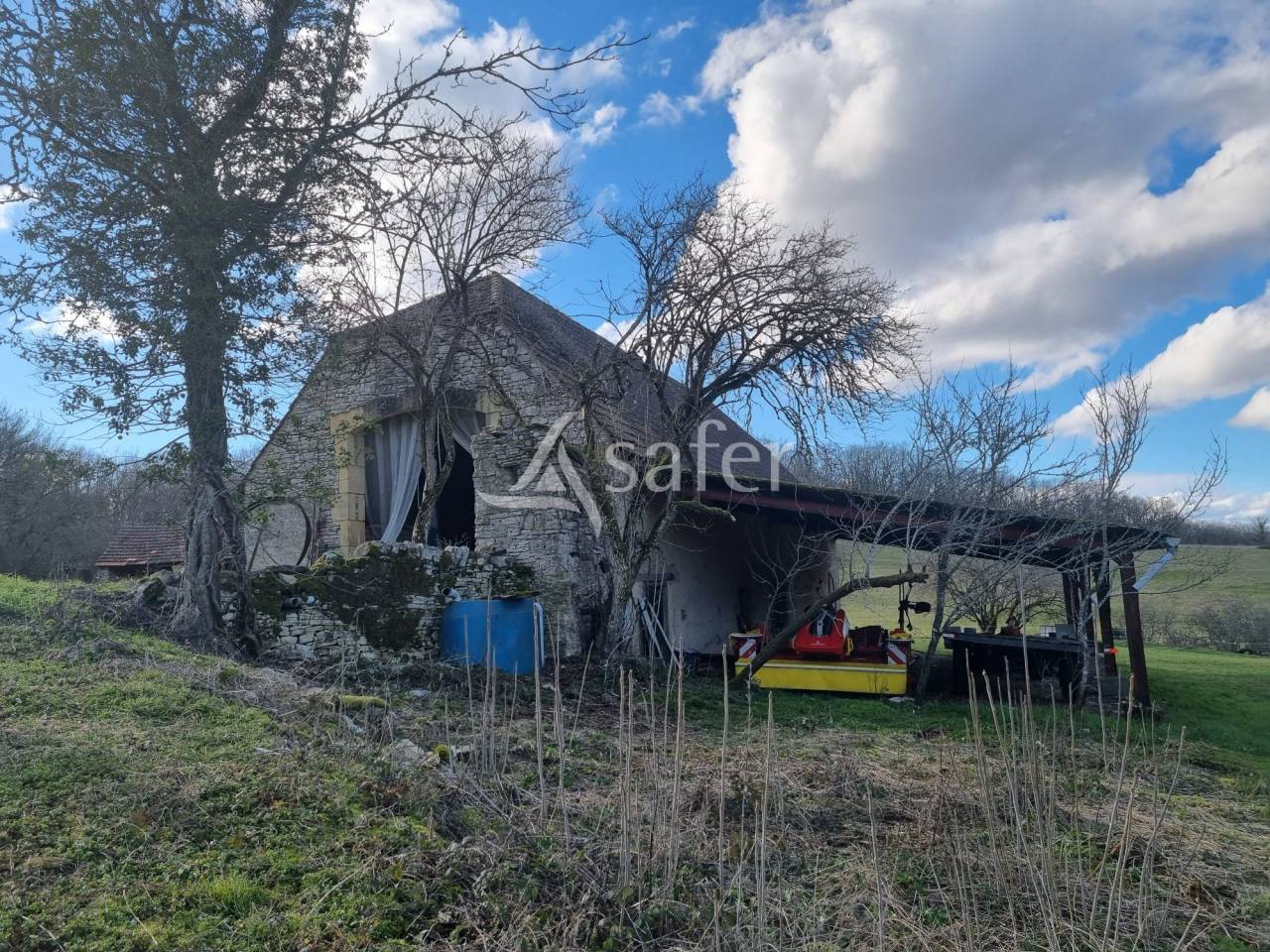 Domaine de caract&egrave;re sur 44 ha Est du Lot proche Dordogne