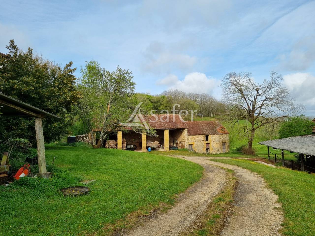 Domaine de caract&egrave;re sur 44 ha Est du Lot proche Dordogne