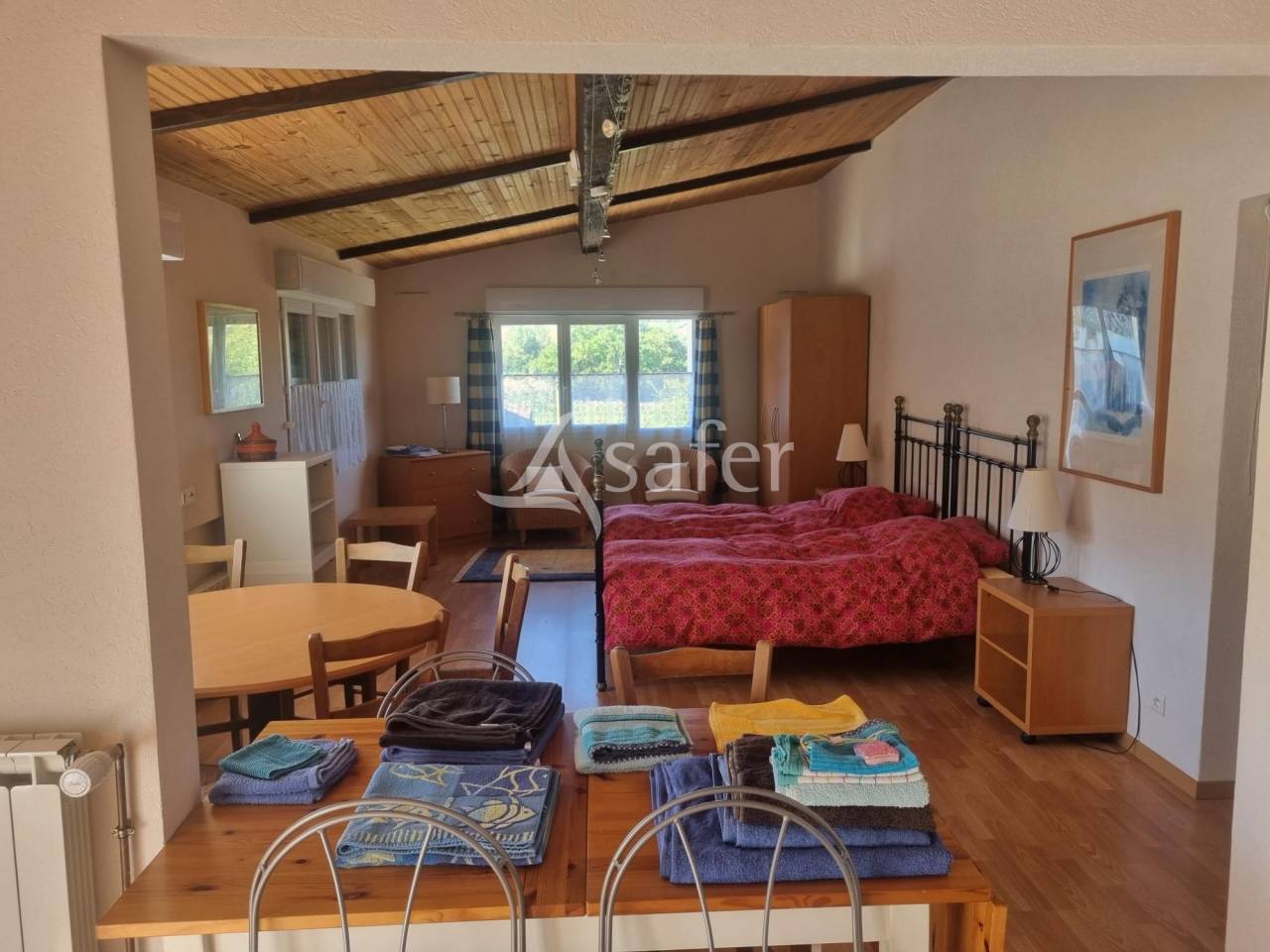 G&icirc;te rural avec d&eacute;pendances agricoles, rond de longe et piscin