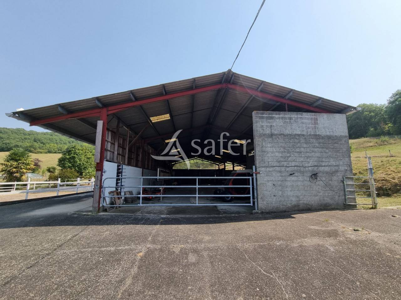 G&icirc;te rural avec d&eacute;pendances agricoles, rond de longe et piscin