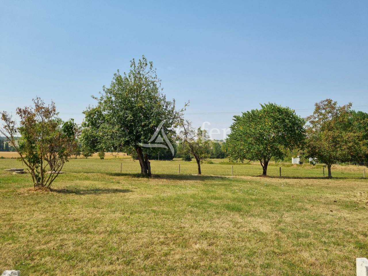 G&icirc;te rural avec d&eacute;pendances agricoles, rond de longe et piscin