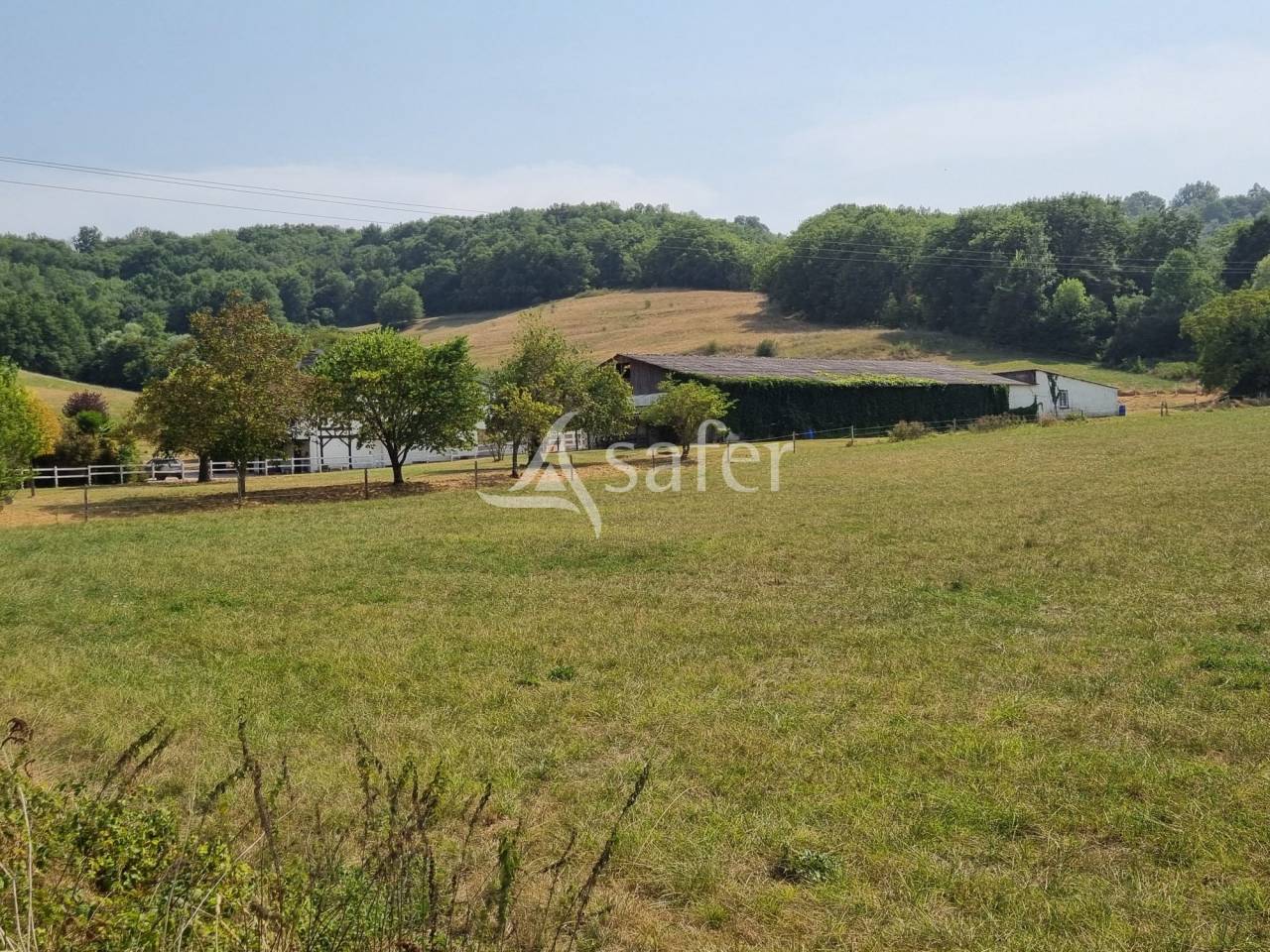 G&icirc;te rural avec d&eacute;pendances agricoles, rond de longe et piscin