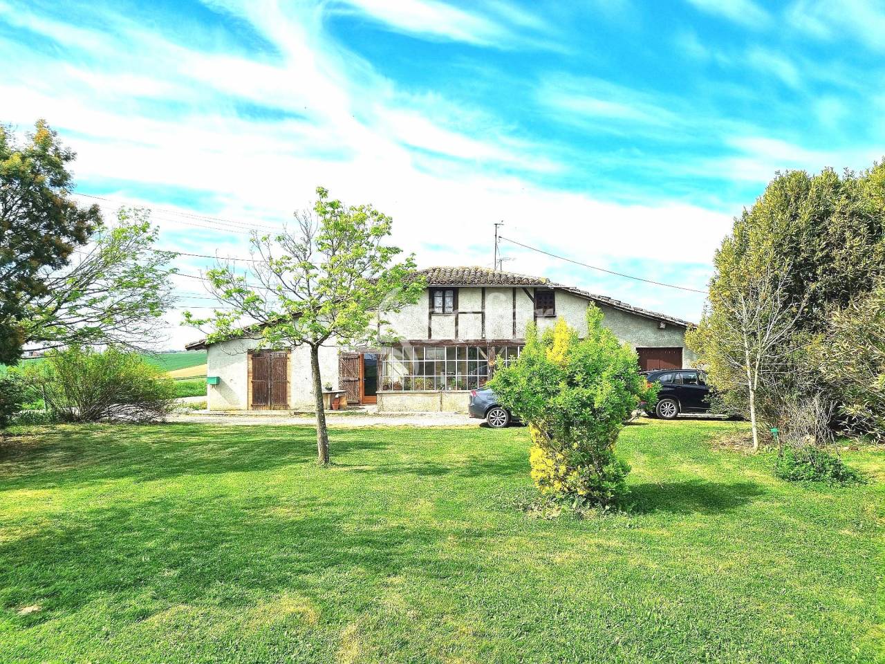 Ancienne ferme 151 m² habitable avec dépendances sur 7 ha sect