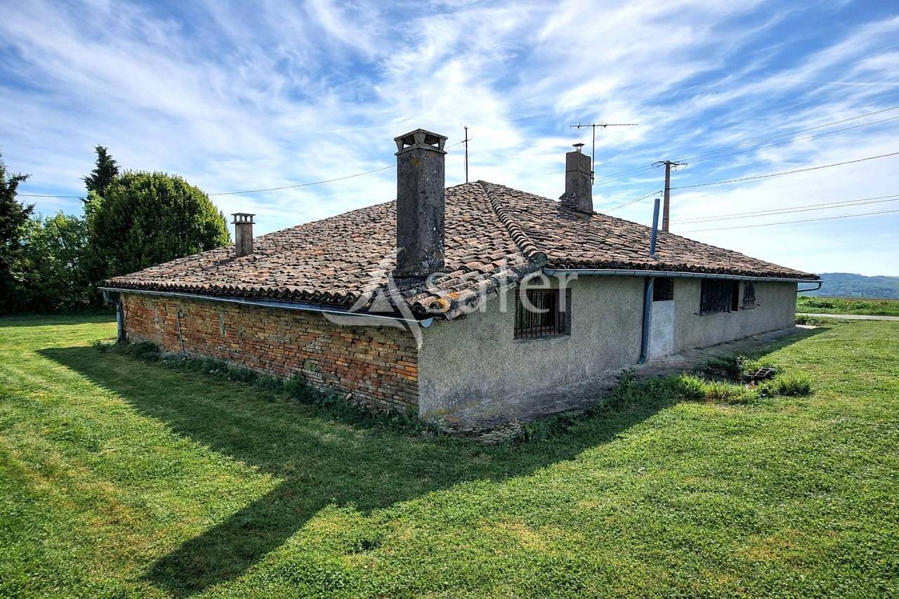 Ancienne ferme 151 m&sup2; habitable avec d&eacute;pendances sur 7 ha sect