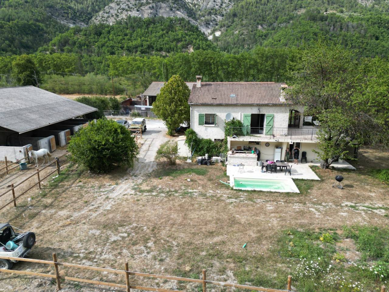 Domaine agricole et &eacute;questre de 6,5 ha aux portes de la C&ocirc;te d