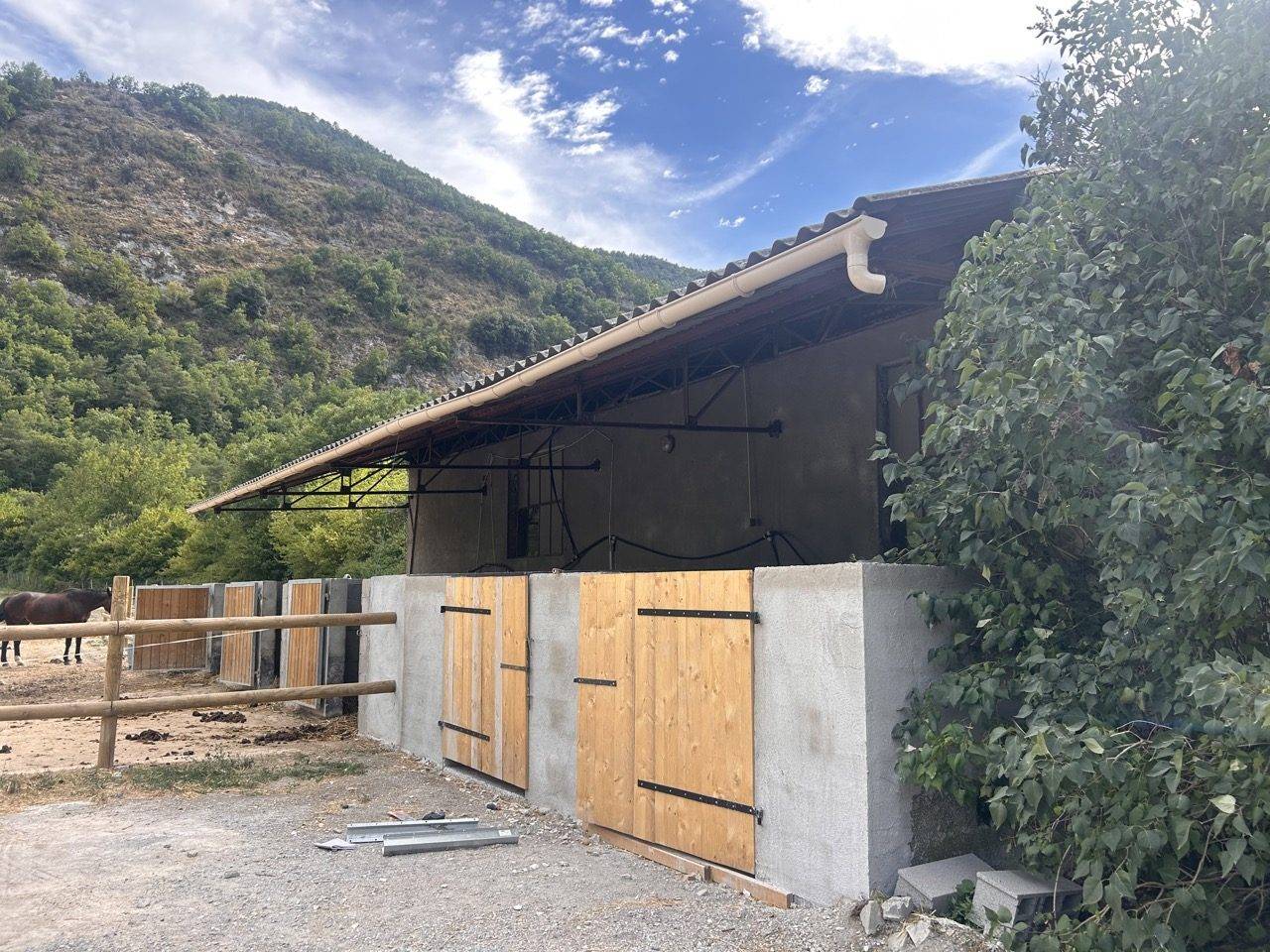 Domaine agricole et &eacute;questre de 6,5 ha aux portes de la C&ocirc;te d