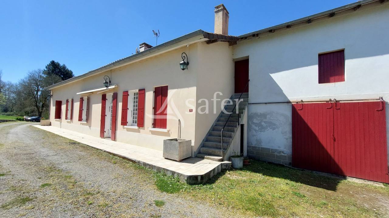 Propriété bâtie sur 28ha proche Brantôme