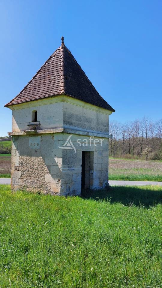 Propriété bâtie sur 28ha proche Brantôme