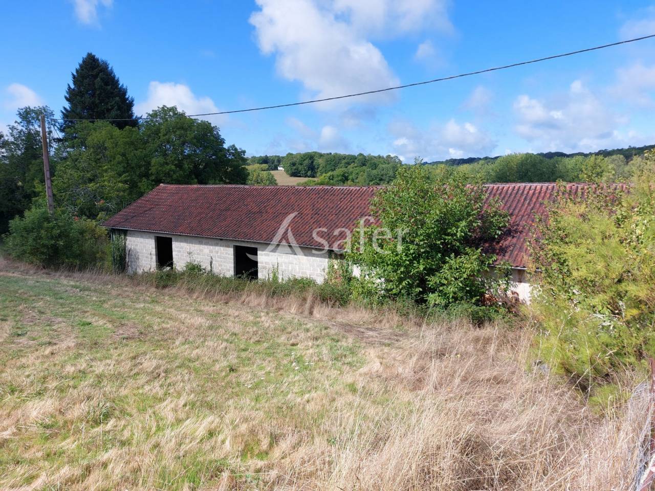 Propriété bâtie sur 28ha proche Brantôme