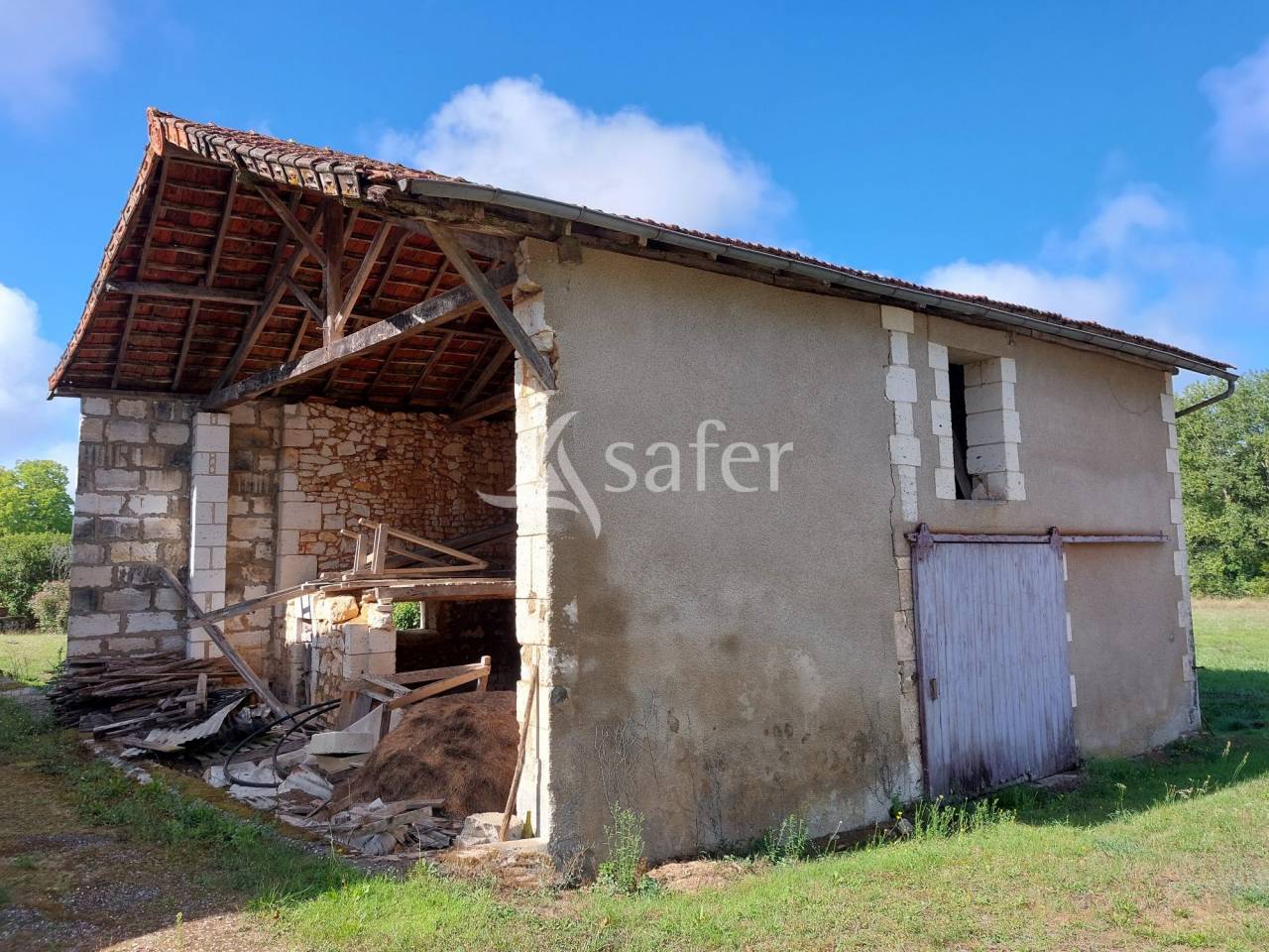 Propriété bâtie sur 28ha proche Brantôme