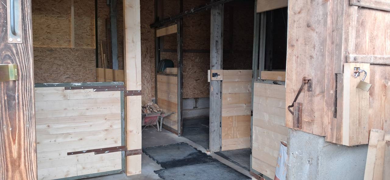 2 boxes à louer dans ferme familiale à Senarclens