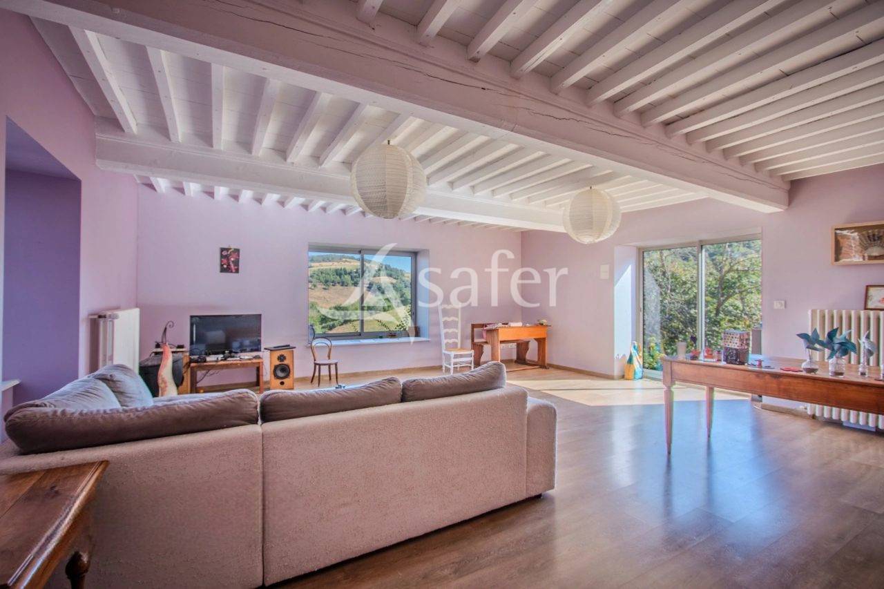 FERME TRADITIONNELLE EN PIERRE - MONTROMANT