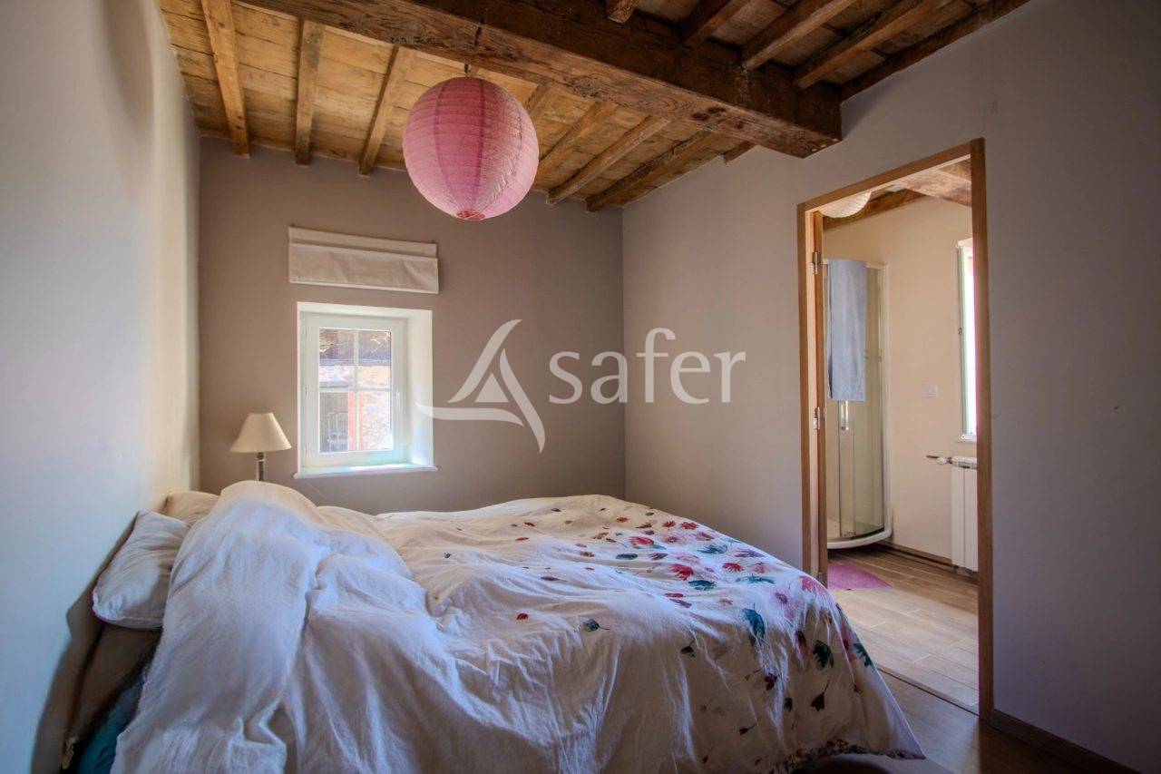 FERME TRADITIONNELLE EN PIERRE - MONTROMANT