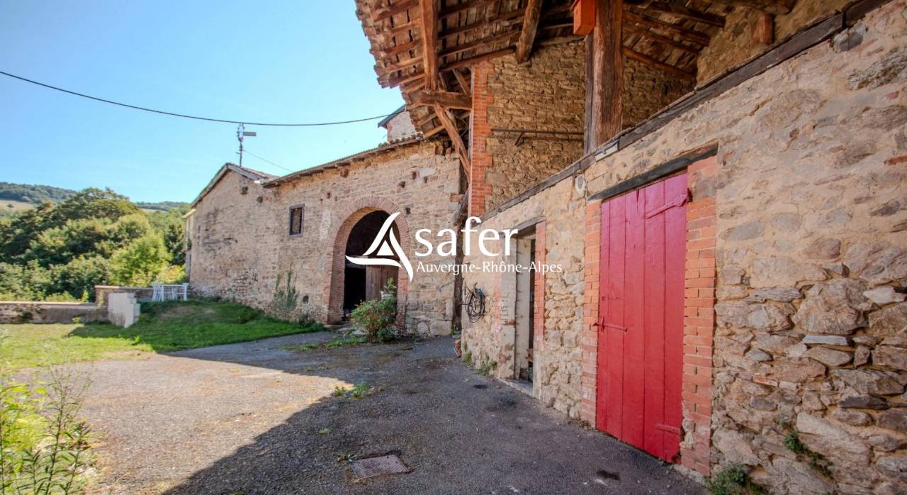 FERME AUTHENTIQUE EN PIERRE - PROXIMITE STE FOY L'ARGENTIERE