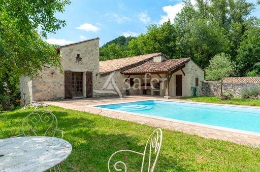 Belle propri&eacute;t&eacute; agricole sur 6ha