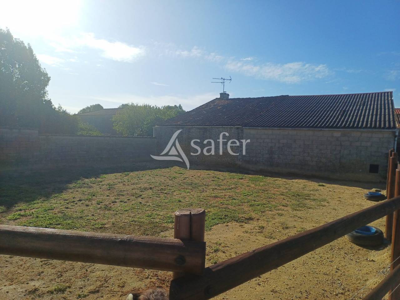 Propriété rurale disposant d'1ha 8 de prés à proximité.