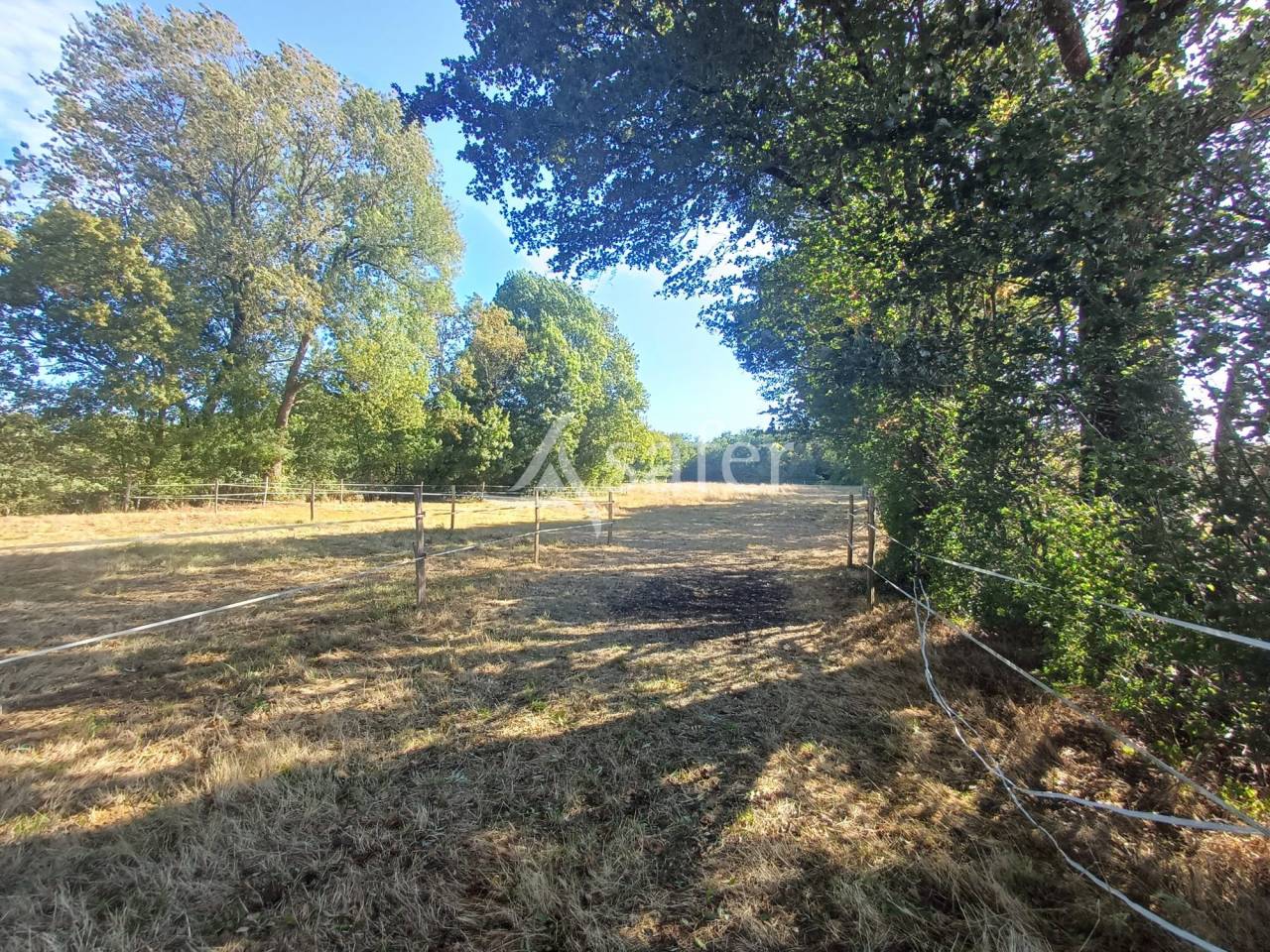 Propriété rurale disposant d'1ha 8 de prés à proximité.