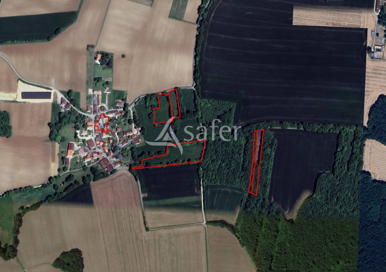 Propriété rurale disposant d'1ha 8 de prés à proximité.