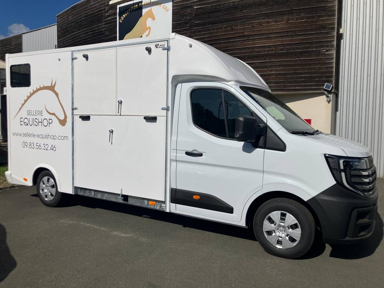 Location Camion Chevaux neuf à LYON 69 (DARDILLY)