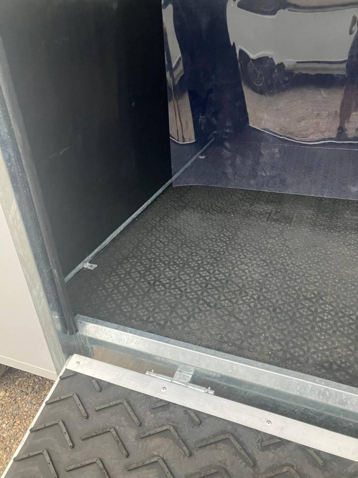 Location Camion Chevaux neuf à LYON 69 (DARDILLY)