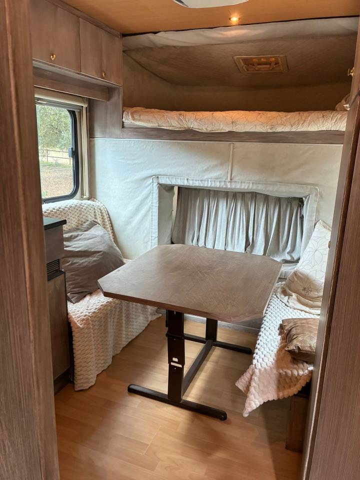 DAF 01/2003 6 chevaux avec appartement 