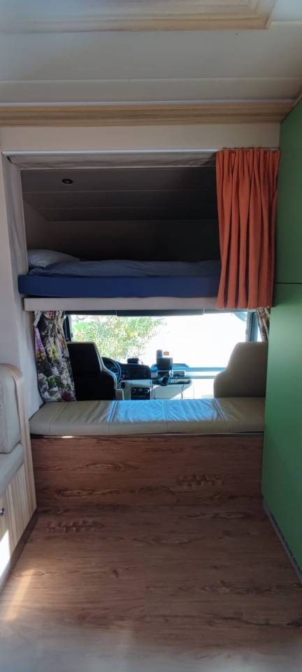 Camion MAN - TGM - pour 5 chevaux avec appartement 