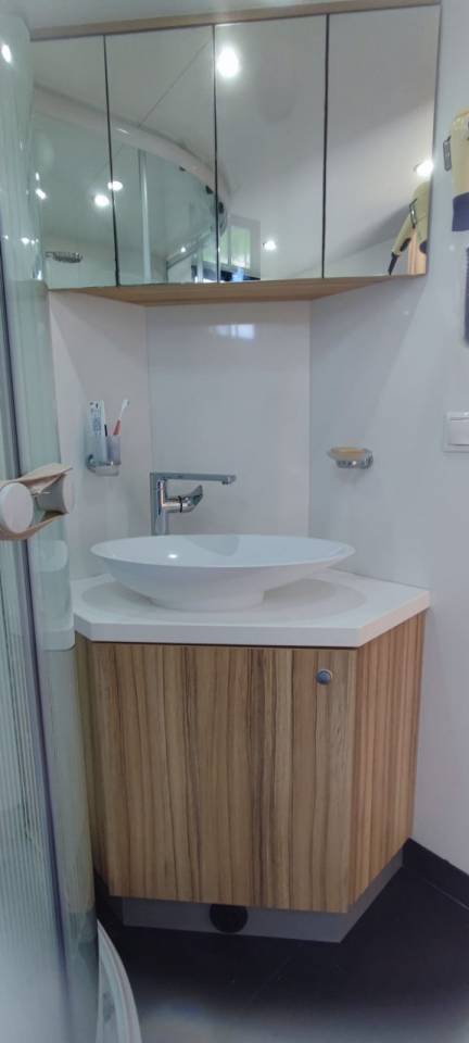 Camion MAN - TGM - pour 5 chevaux avec appartement 