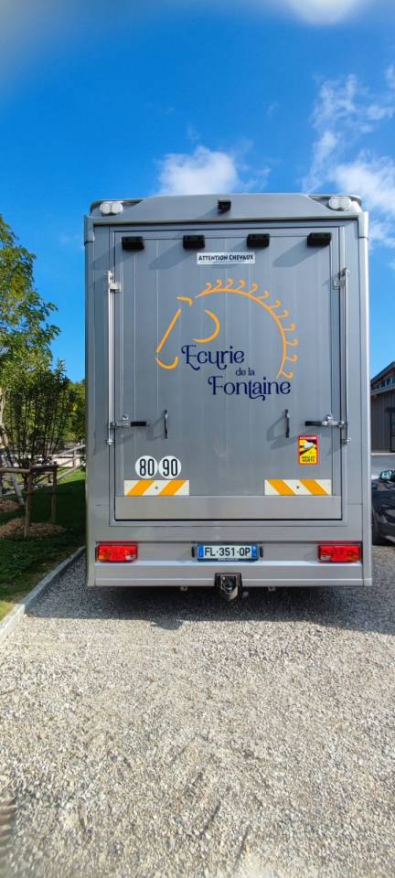 Camion MAN - TGM - pour 5 chevaux avec appartement 