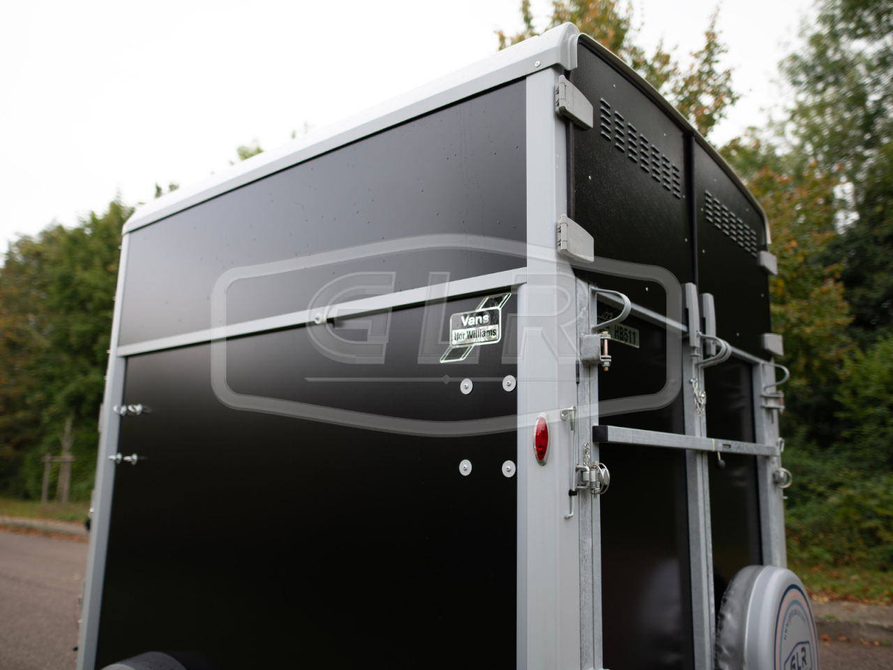 VAN IFOR WILLIAMS NEUF – HB 511 PONT PORTE ARRIERE – GRAND CHEVAUX – 2 PLACES