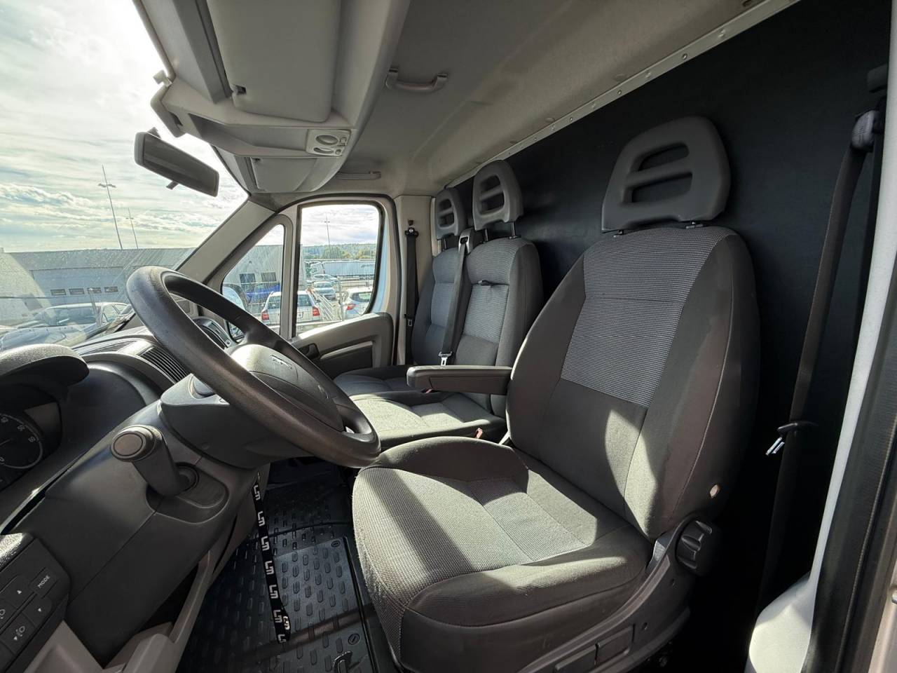 VL EQUI-TREK PEUGEOT BOXER 120CH  3P