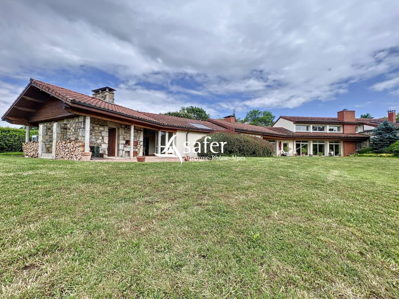 Propri&eacute;t&eacute; de prestige au coeur d'un haras sur 1,30 ha