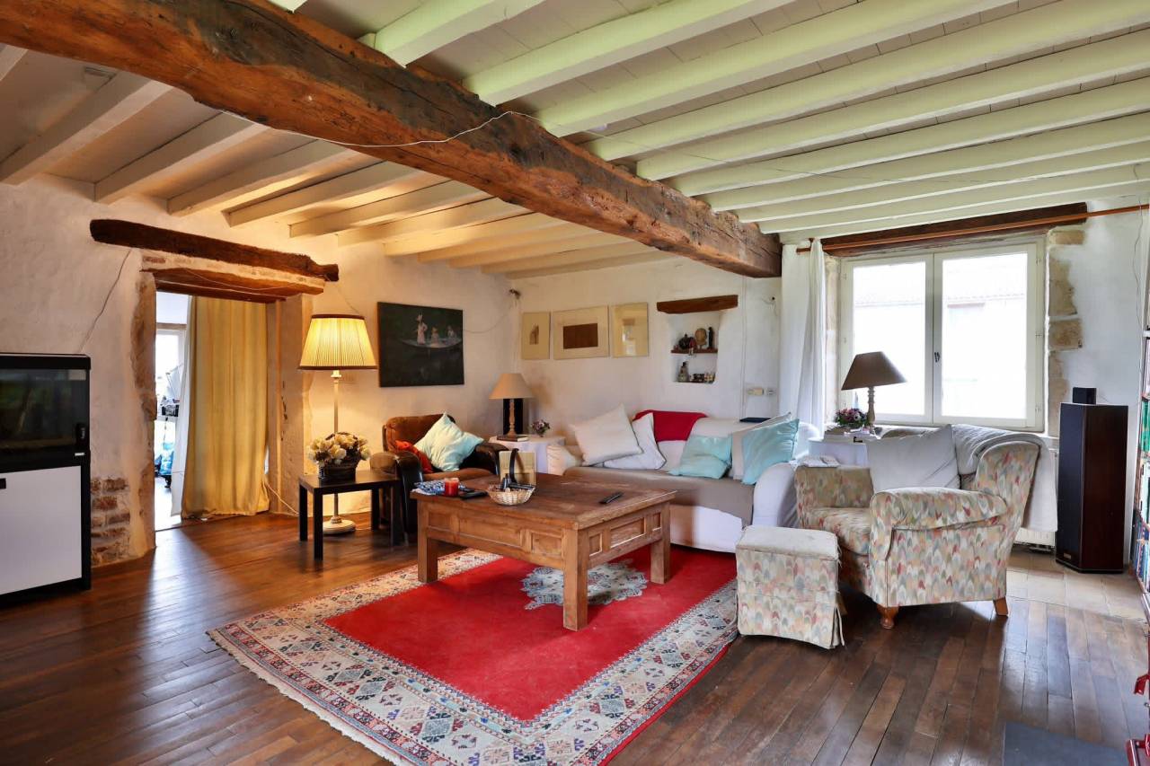 Propriété équestre clé en main de 4 hectares (01)