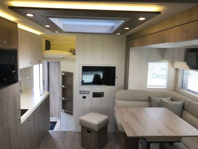 STX 6 CHEVAUX AVEC POP OUT ET PUSH UP - VENDU