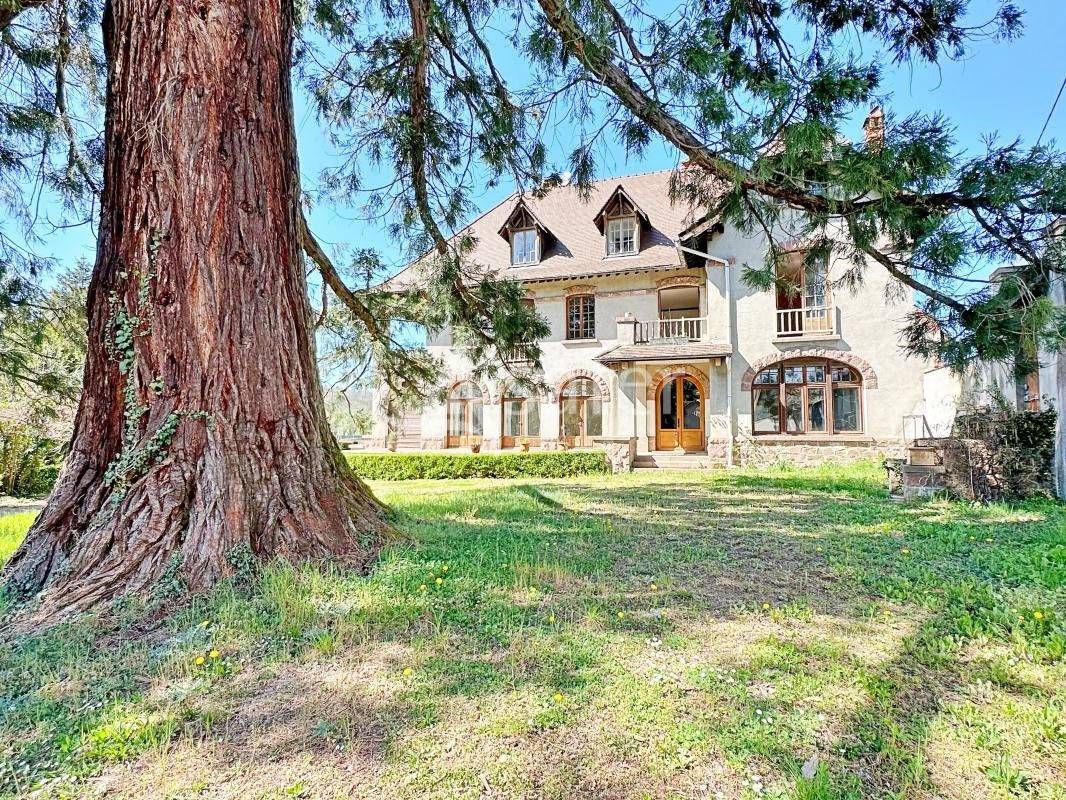 BATISSE TYPE MANOIR - THIZY