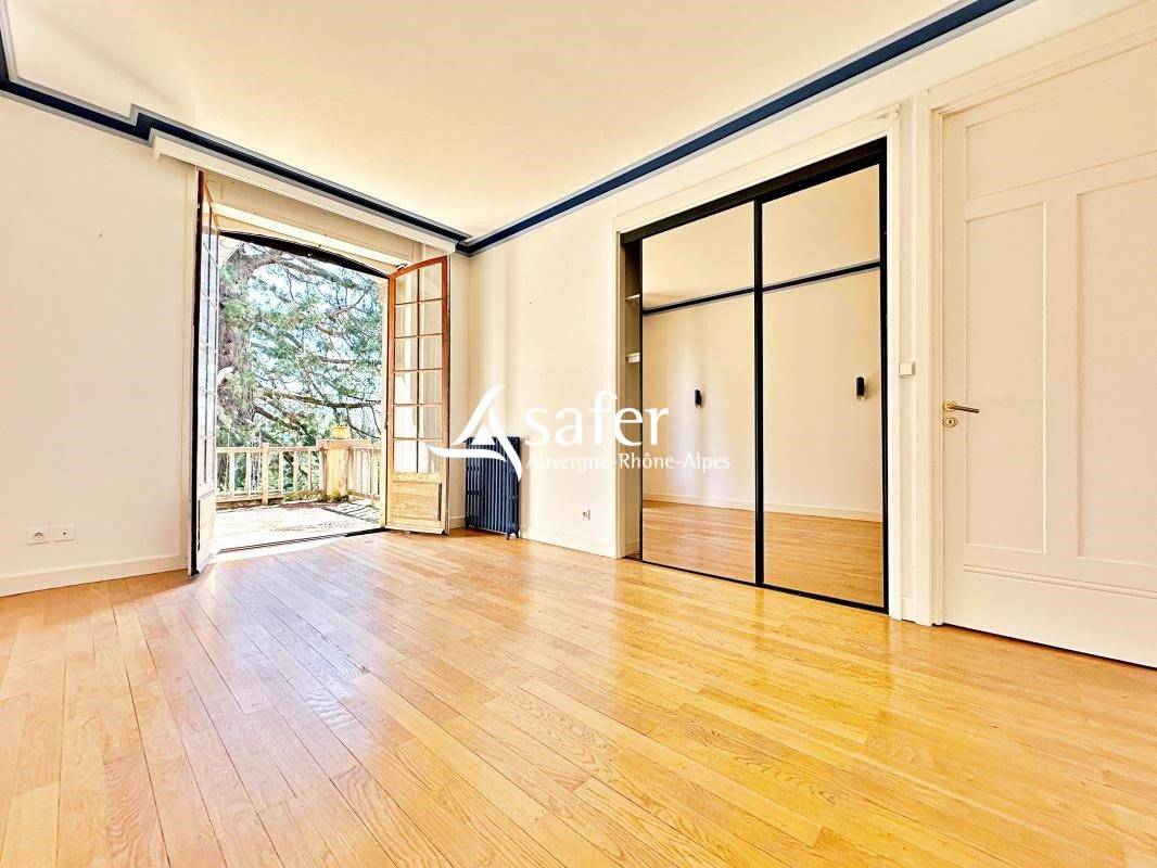 DEMEURE DE CARACTERE - BEAUJOLAIS VERT