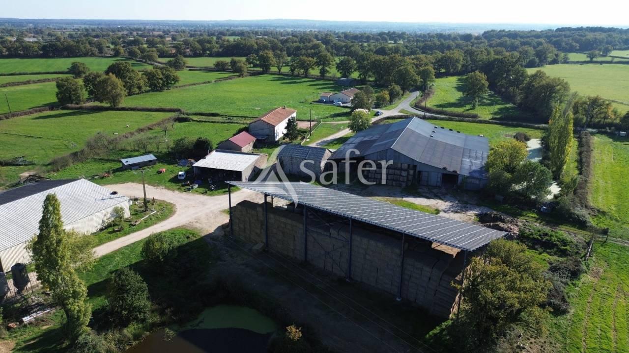 Batiments d'exploitation sur 144 ha