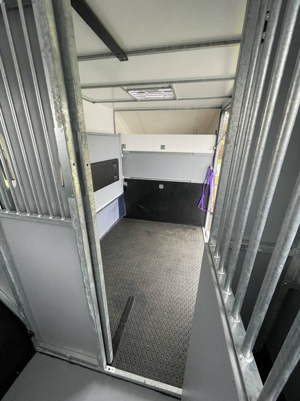 Camion chevaux stalle 2 places carrosserie AP PETIT 