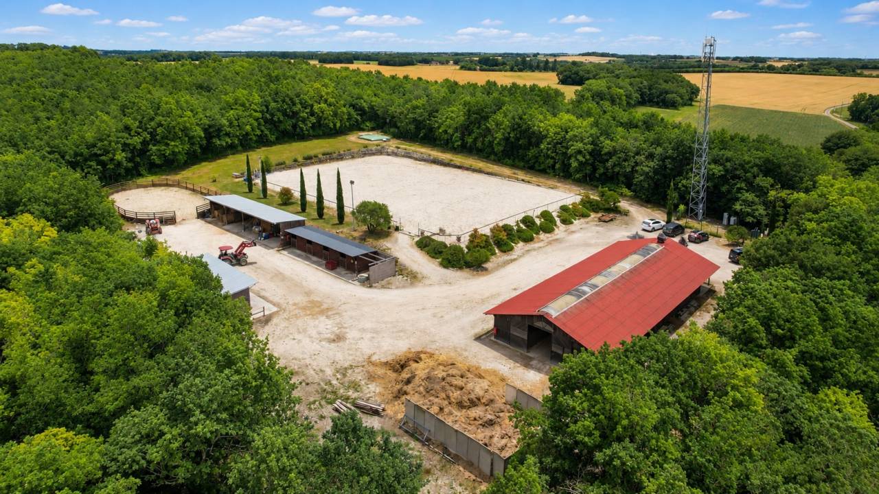 VALEILLES - Ecurie 20 Boxes - 12 Ha - 