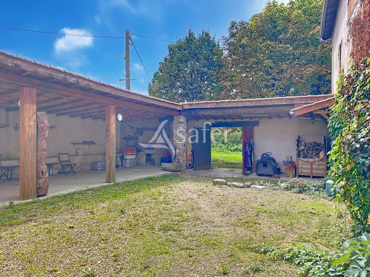 CORPS DE FERME - THURINS