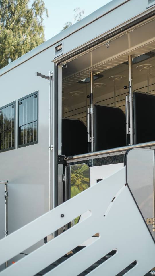 PL KRISMAR PROFESSIONAL - SCANIA - 7 PLACES CHEVAUX - APPARTEMENT