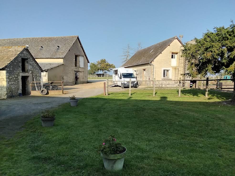 Proche du MANS haras-écurie de courses sur 10 hectares