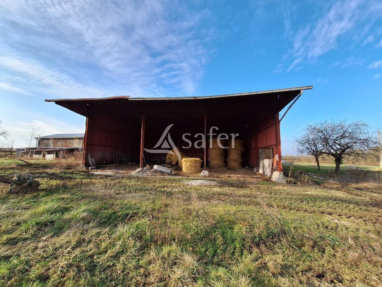 Corps de bâtiments sur 8 ha