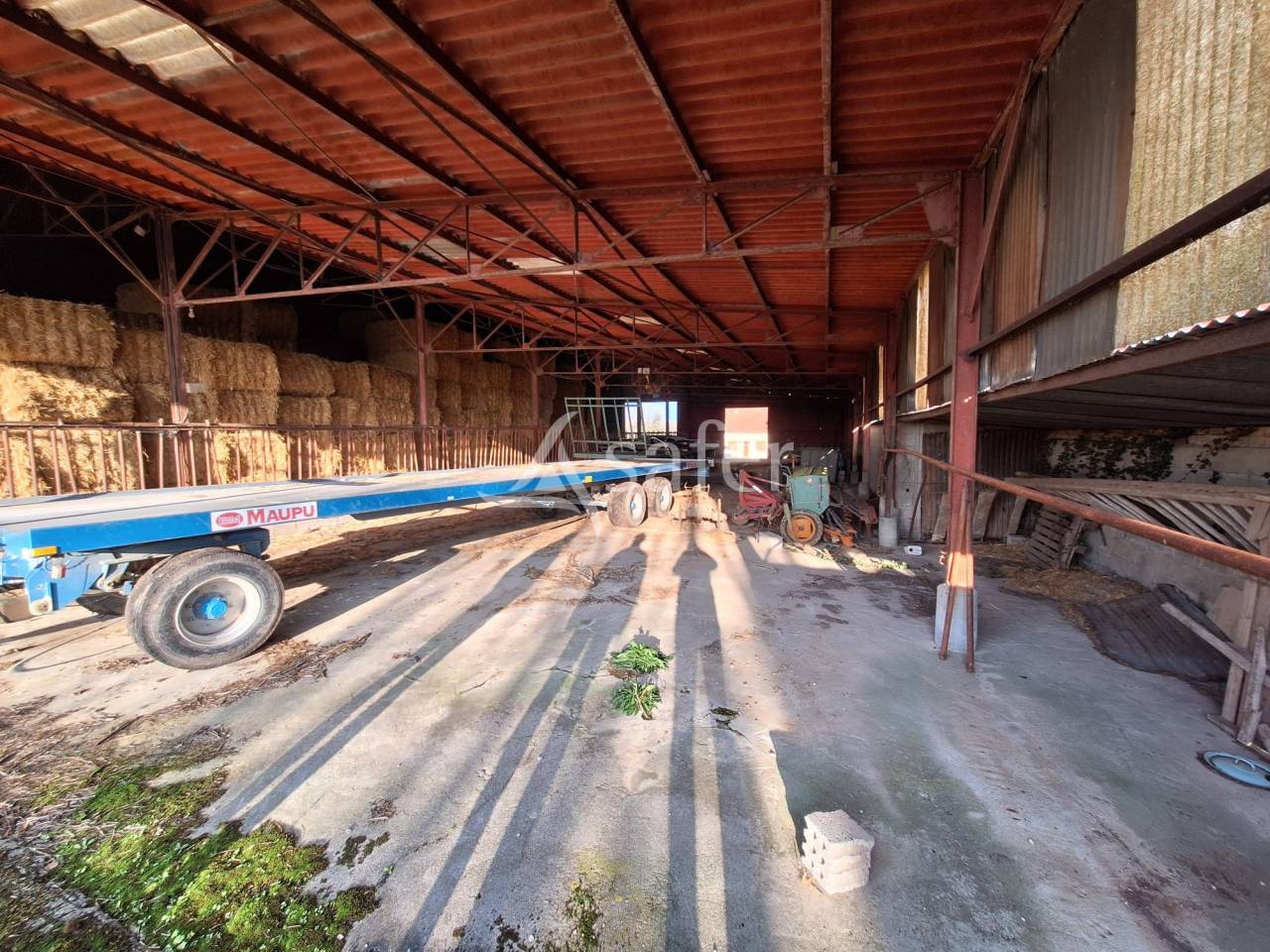 Corps de bâtiments sur 8 ha