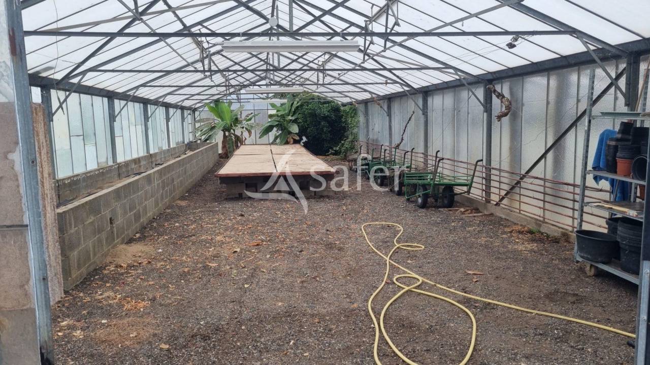 Maison d'habitation avec dépendances agricoles