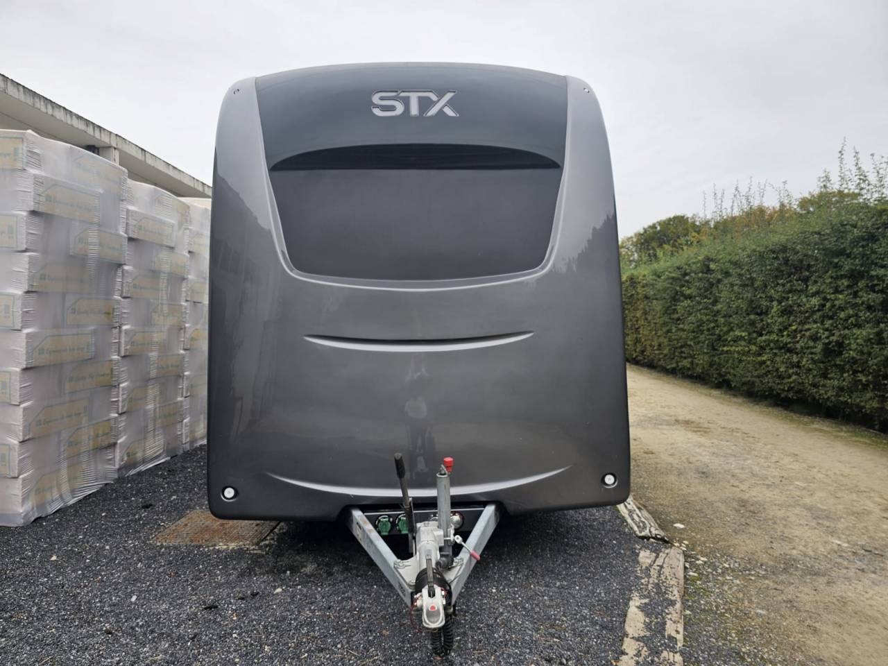 STX Exclusive Trailer pour PL, 3 chevaux + home Car