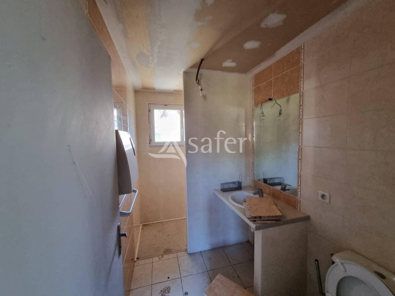 Maison et d&eacute;pendances sur 9ha proche de Madiran