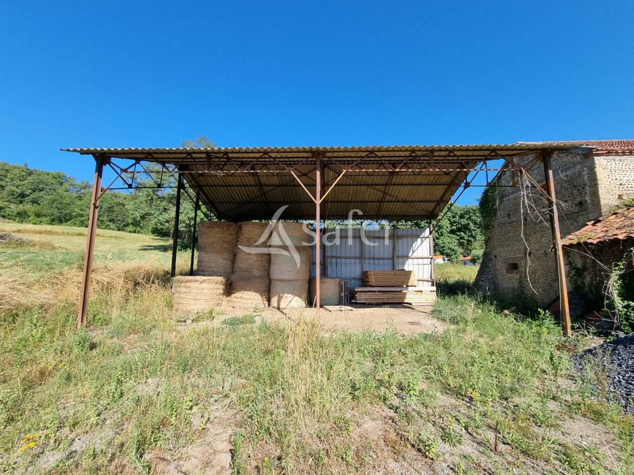 Maison et d&eacute;pendances sur 9ha proche de Madiran