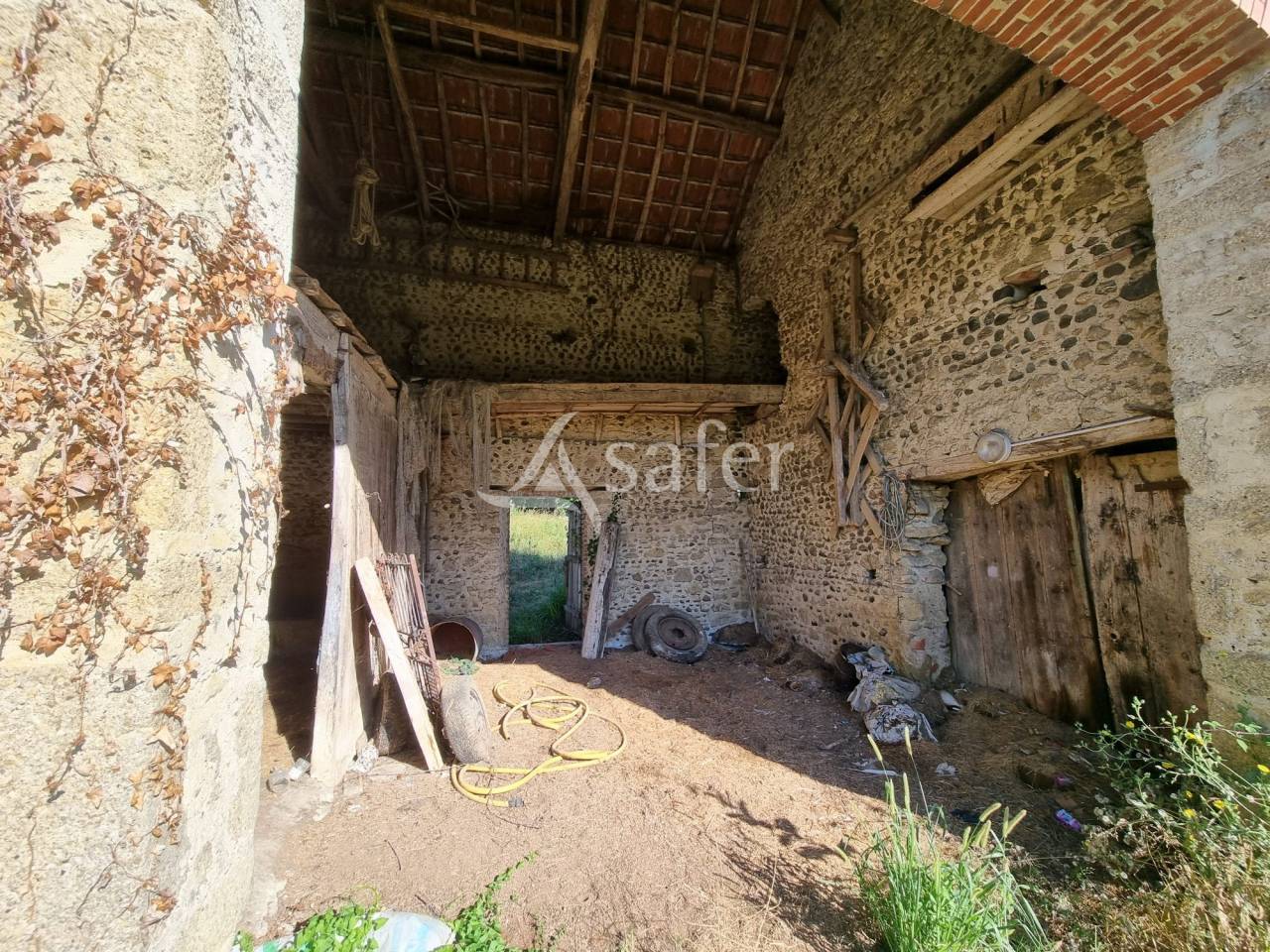 Maison et d&eacute;pendances sur 9ha proche de Madiran